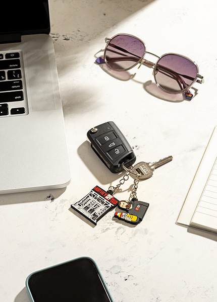 Брелок з ПВХ Продавець купити в Hop Hey | Море Пива Брелок з ПВХ Продавець