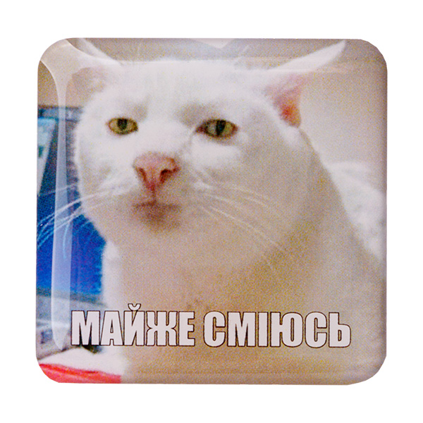 Стикер-наклейка «Майже сміюсь»