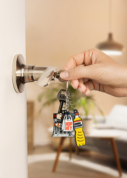 Брелок з ПВХ Продавець купити в Hop Hey | Море Пива Брелок з ПВХ Продавець