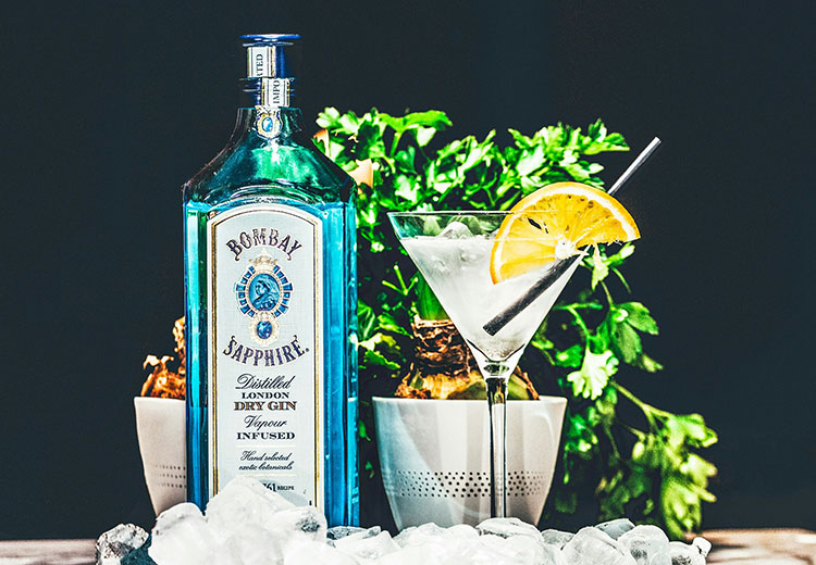 коктейли на основе джина, например Martini, Negroni или Tom Collins