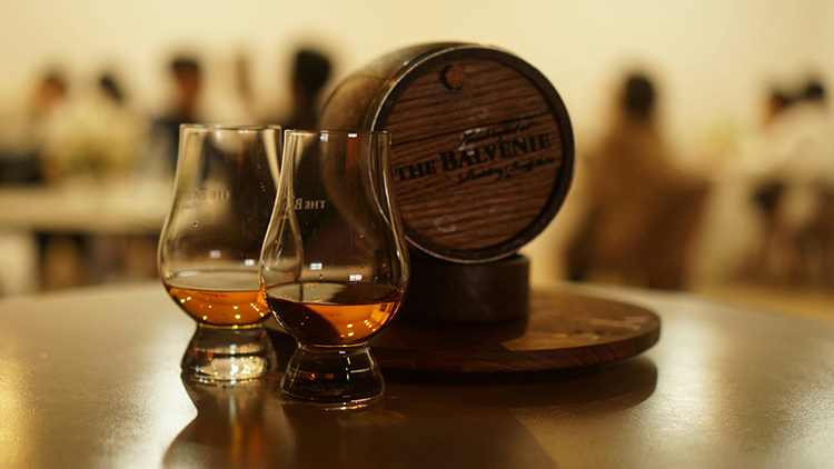 Келих у формі тюльпана придуманий спеціально для дегустації алкогольних напоїв